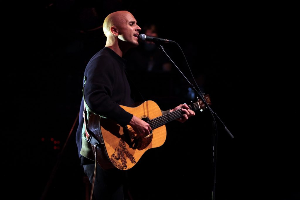 Milow bei seinem Auftritt auf der PASS Late Year Benefiz Bühne in der Alten Oper in Frankfurt.