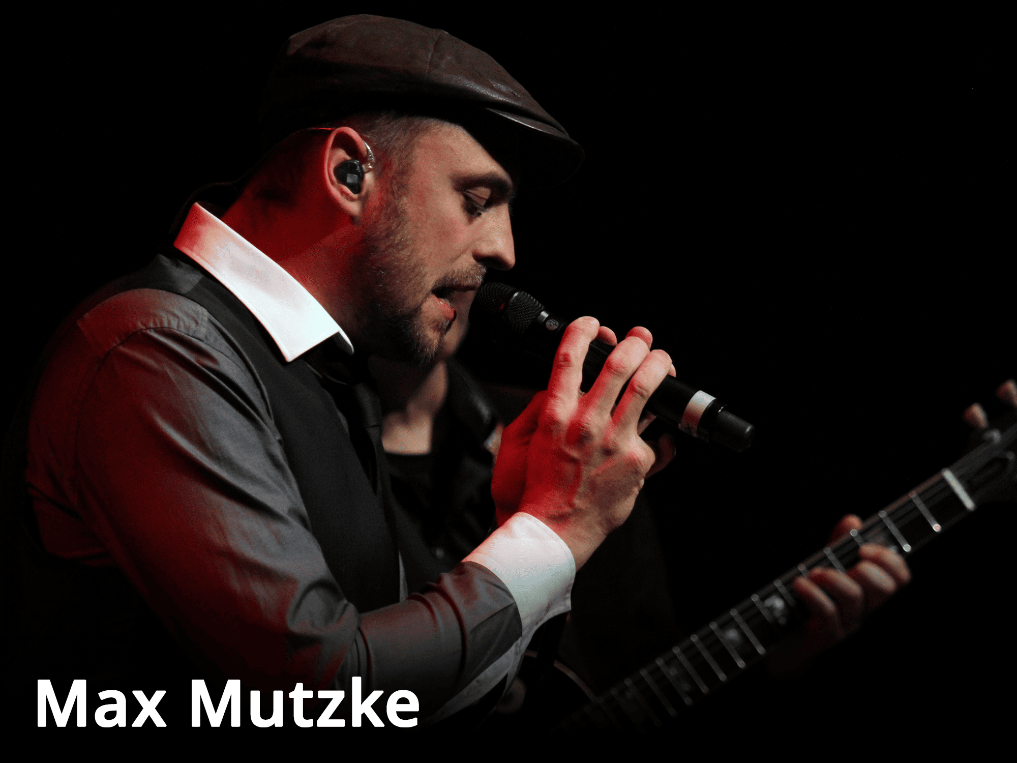 Max Mutzke bei seinem Auftritt auf der PASS Late Year Benefiz Bühne in der Alten Oper in Frankfurt.