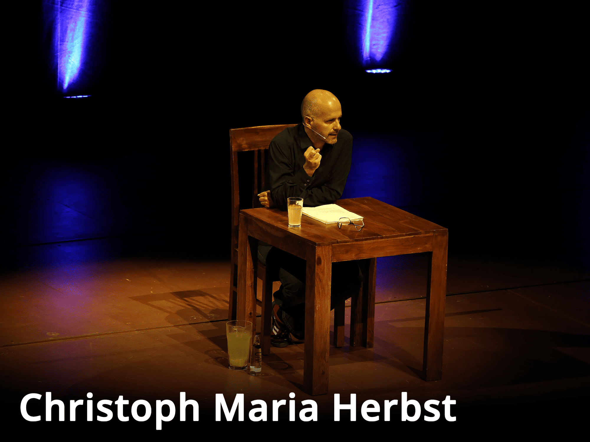 Christoph Maria Herbst bei seinem Auftritt auf der PASS Late Year Benefiz Bühne in der Alten Oper in Frankfurt.